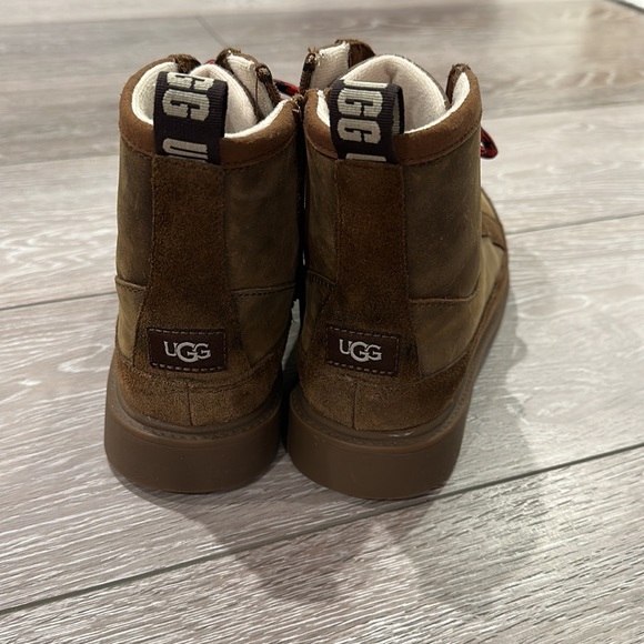 UGG size 4 boys excellent condition - Picture 6 of 6
